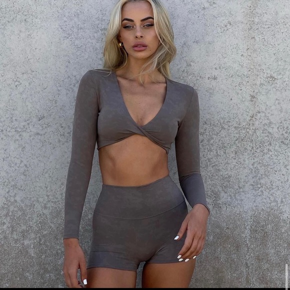 Crop shop boutique crop top in mocha - Picture 4 of 8